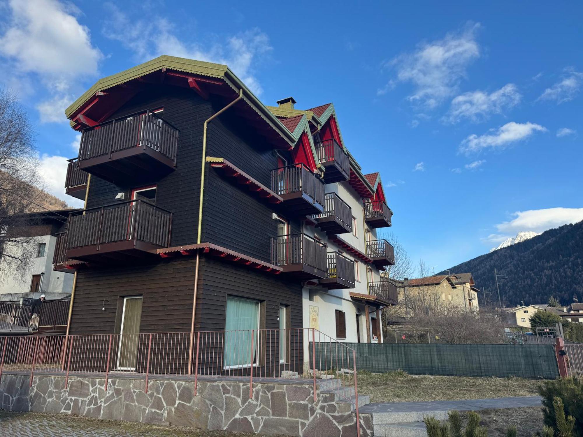Alpin Sky Apartment Temù Екстериор снимка